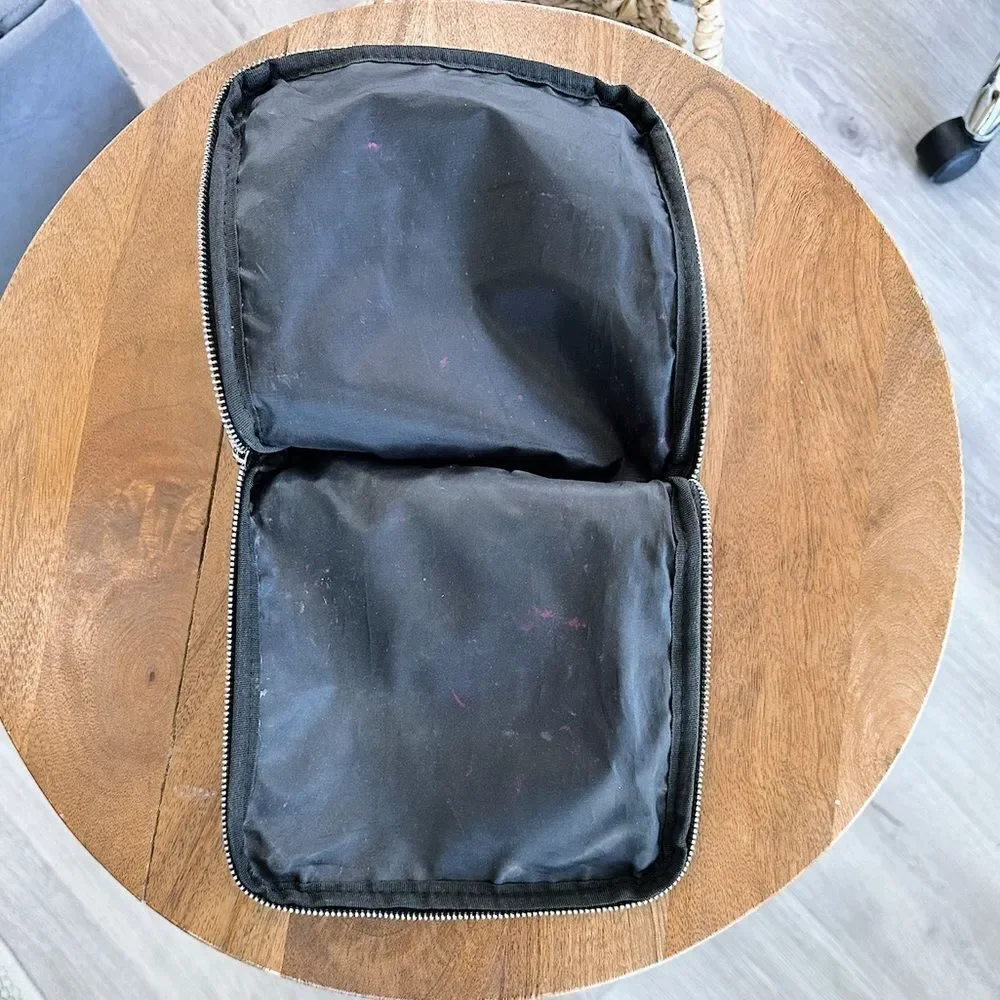 ✨3/$10✨ Vintage Guess Pouch